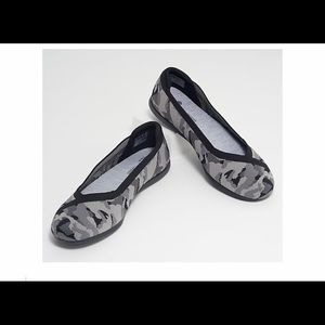 New in box Clark’s cloud steppers